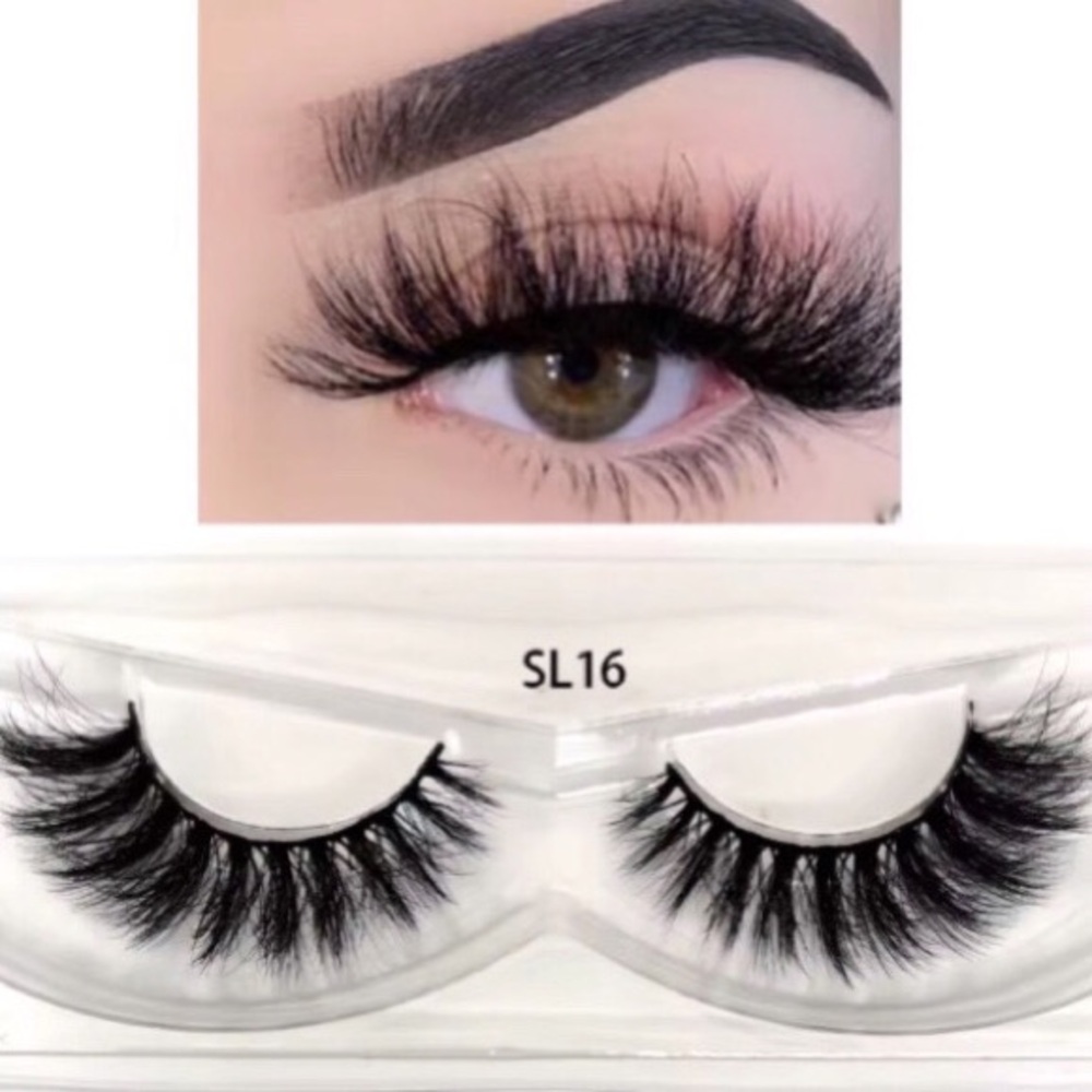 Dramatic Black Lashes for Bold Eye Makeup